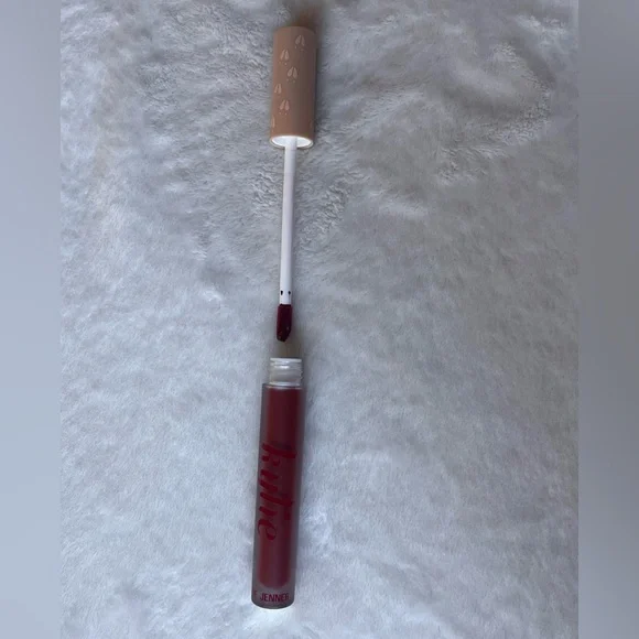 Kylie Cosmetics Matte Liquid Lipstick - Picture 6 of 6